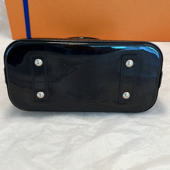 Louis Vuitton Epi Electric Alma BB crossbody bag - Picture 3 of 15